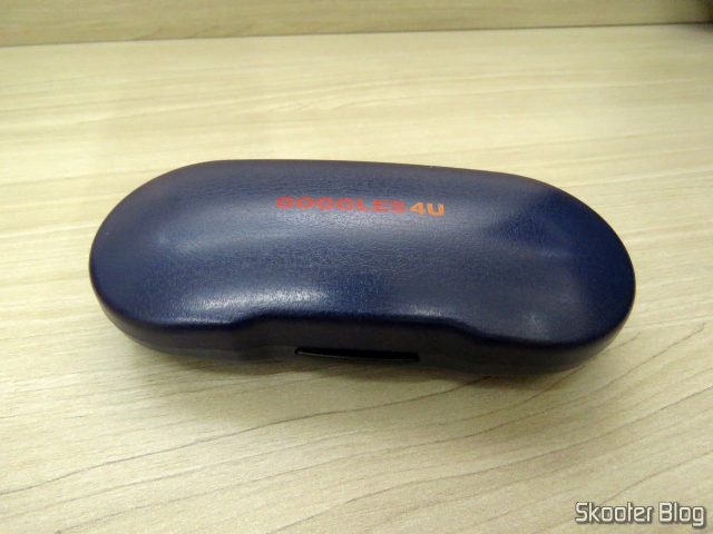 Óculos de Sol com Grau, Lente Preta Escura (G4U T3022 Rectangle Eyeglasses 124765-c), no estojo da Goggles4U.