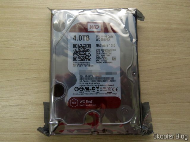 2º HDD Western Digital 3.5″ Red WD40EFRX 4TB 5400RPM 64M SATA3 NAS Desktop HDD, em sua embalagem.
