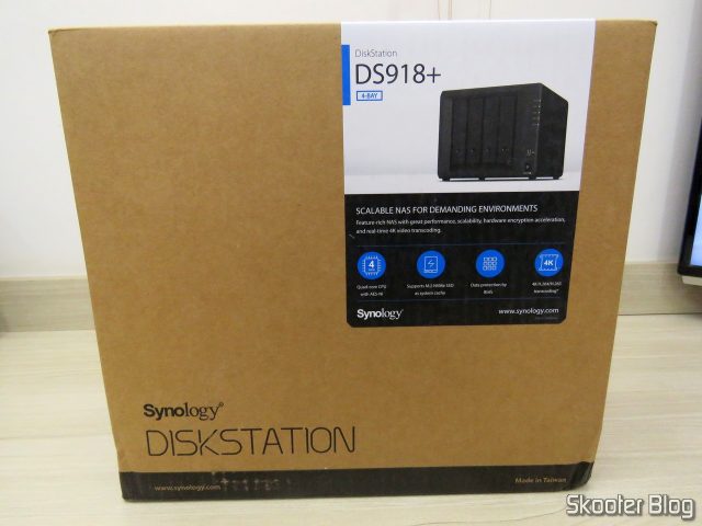 Synology 4 bay NAS DiskStation DS918+ (Diskless), em sua embalagem.