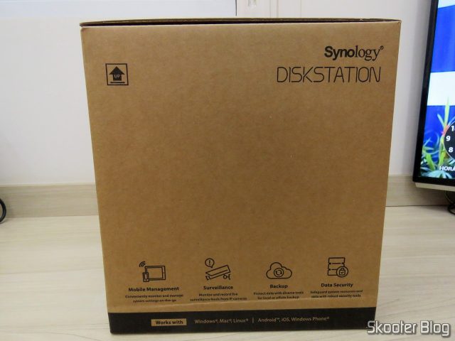 Synology 4 bay NAS DiskStation DS918+ (Diskless), em sua embalagem.