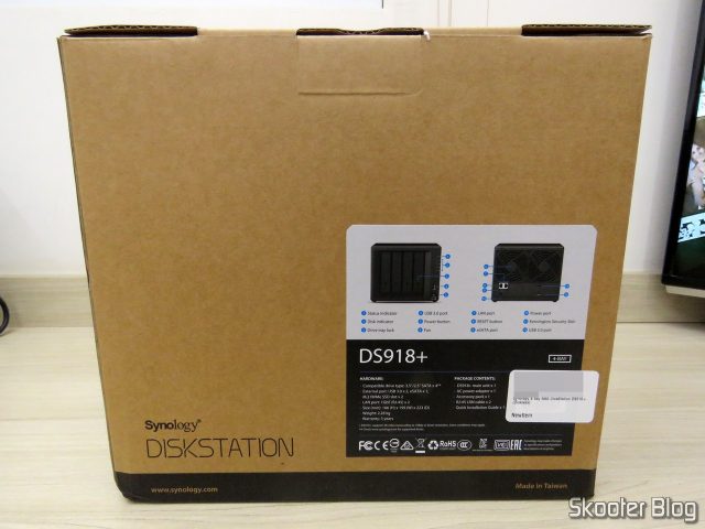Synology 4 bay NAS DiskStation DS918+ (Diskless), em sua embalagem.