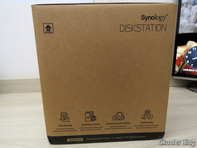 Synology 4 bay NAS DiskStation DS918+ (Diskless), em sua embalagem.