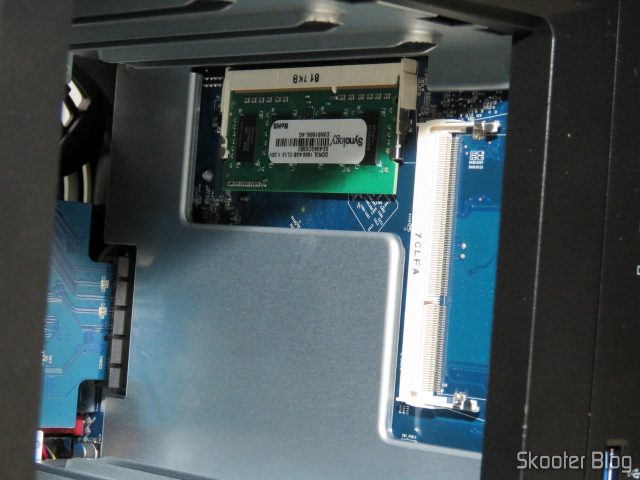 Slots de memória no Synology 4 bay NAS DiskStation DS918+ (Diskless).