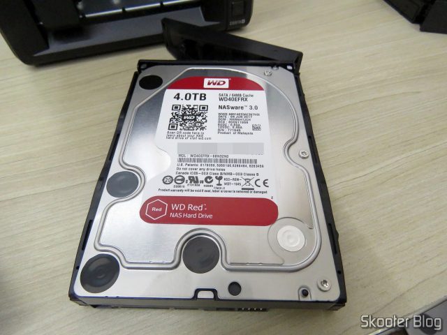 HDD pronto para ser instalado no Synology 4 bay NAS DiskStation DS918+.