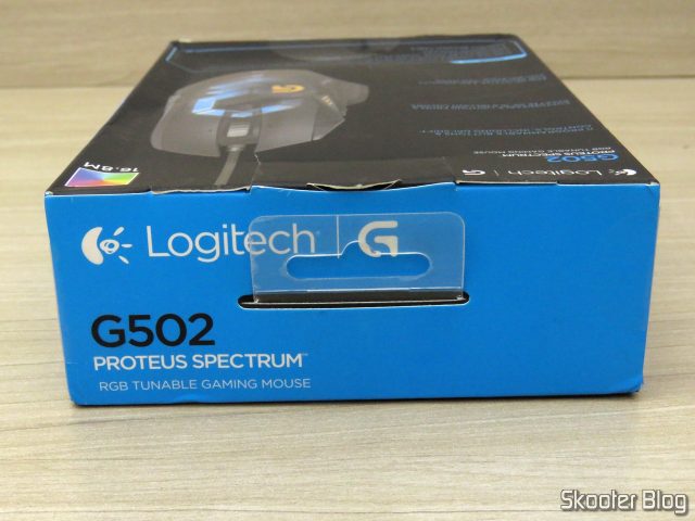 Logitech G502 Proteus Spectrum RGB Tunable Gaming Mouse, em sua embalagem.