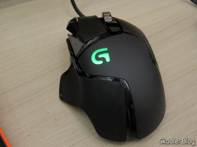 Logitech G502 Proteus Spectrum RGB Tunable Gaming Mouse, em funcionamento.