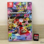 Cartucho do Mario Kart 8 Deluxe - Nintendo Switch, e sua embalagem.