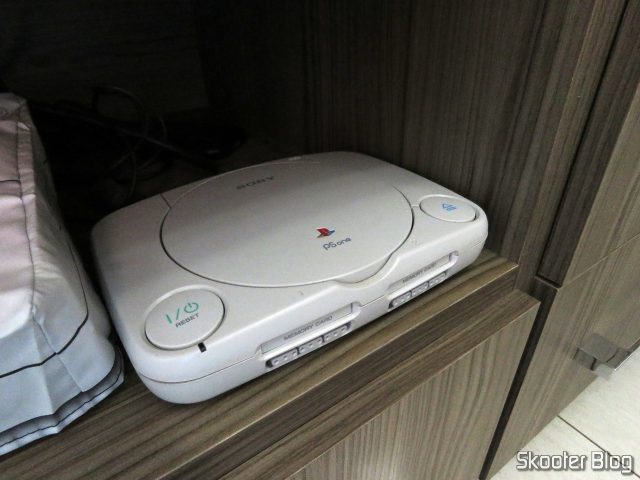 Meu Playstation One, sem capa.