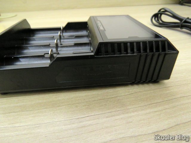 Carregador de Baterias Nitecore Digicharger D4EU.