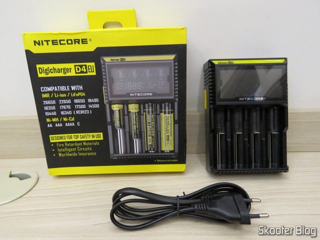 Carregador de Baterias Nitecore Digicharger D4EU.