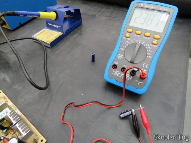 Capacitância do novo capacitor de 2200µF, dentro do normal.