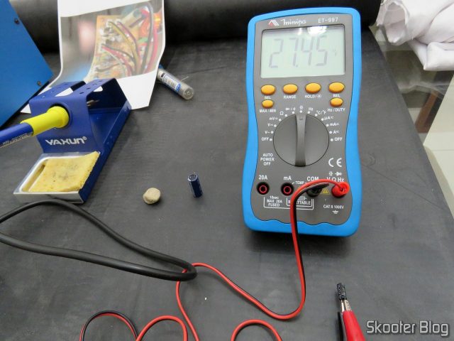Capacitância do capacitor de 47µF removido, abaixo do normal.
