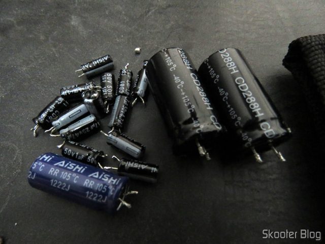Saldo da brincadeira: alguns capacitores que podem ou não estar bons.