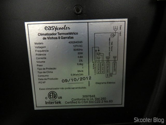 Etiqueta com as especificações da Adega EasyCooler de 8 garrafas.
