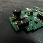 Reparo de Switch do Mouse Logitech G9x Placa do Mouse Logitech G9x, antes do reparo, com o switch do botão esquerdo detonado.