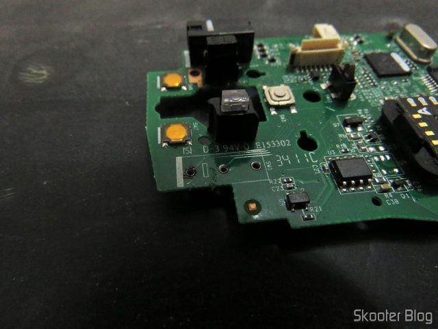 A placa do Logitech G9x, já livre do switch defeituoso.