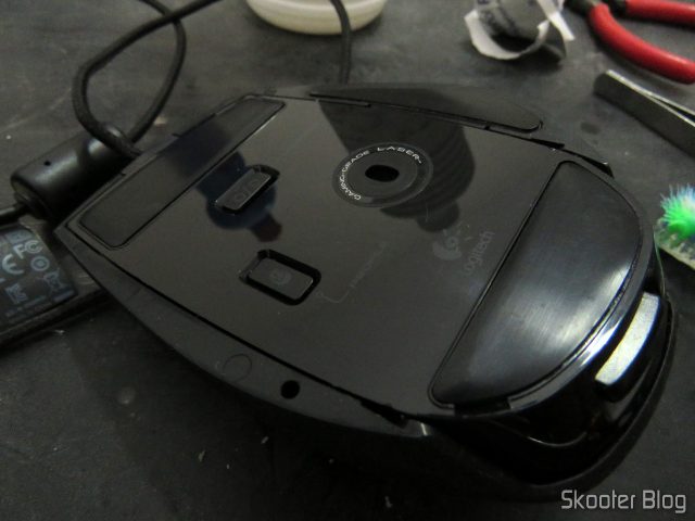 E agora o Logitech G9x prontinho, com os novos skates já colados.