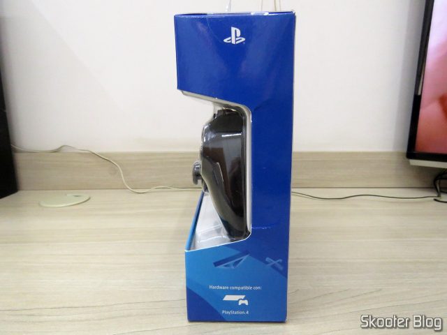 Controle PS4 Playstation 4 Dualshock 4 Original Sony Sem Fio, em sua embalagem.