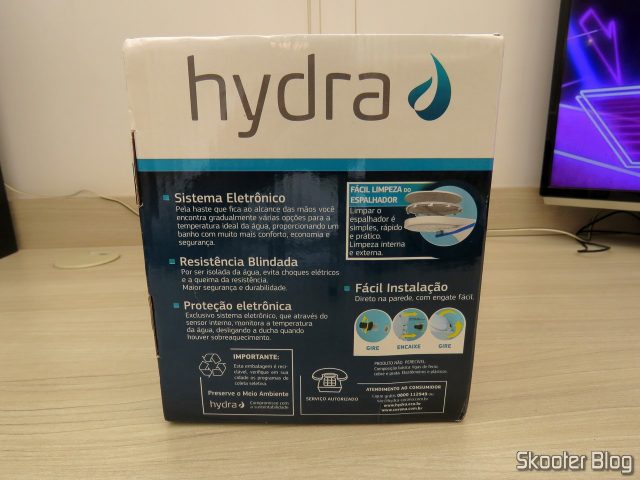 Chuveiro Hydra Fit Blindado Eletrônico Branco, em sua embalagem.