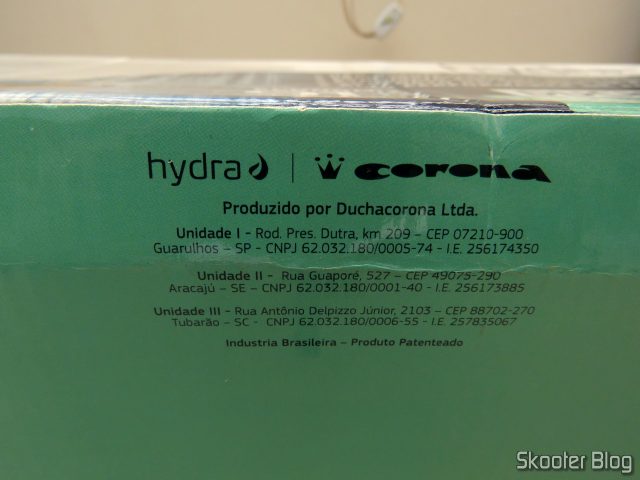 Chuveiro Hydra Fit Blindado Eletrônico Branco, em sua embalagem.