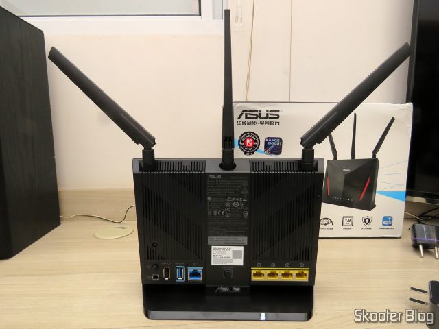 Roteador ASUS RT-AC86U.