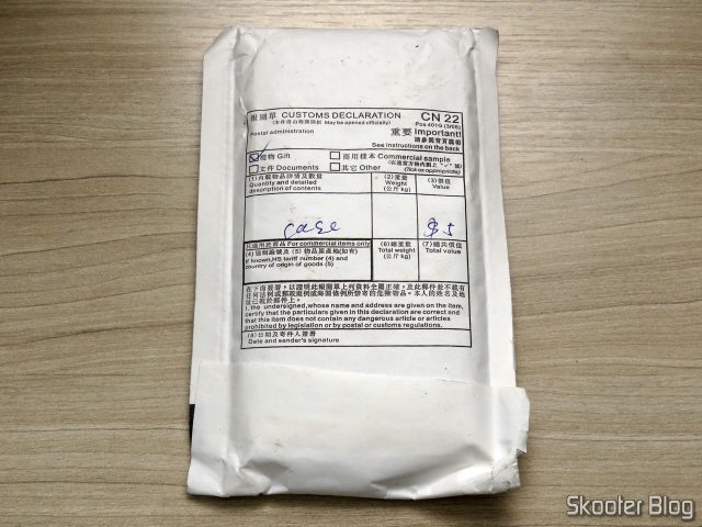 Pacote com a Capa-Bumper de Luxo Metálica Espelhada para Motorola Moto Z Play.