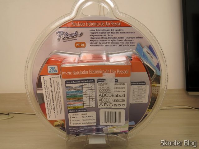Rotulador Eletrônico Brother PT70, em sua embalagem.