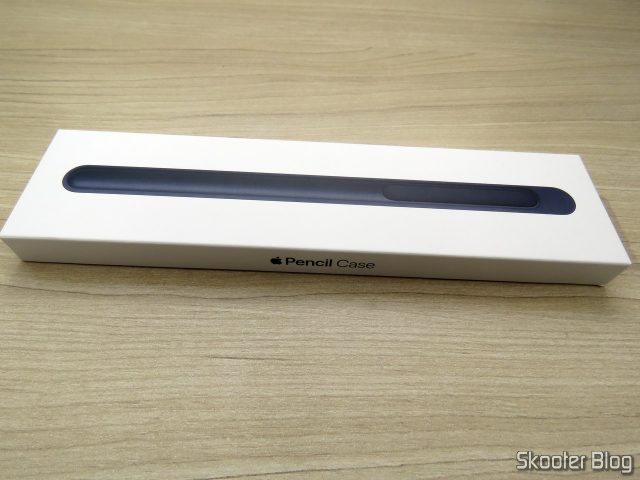 Apple Pencil Case, em sua embalagem.