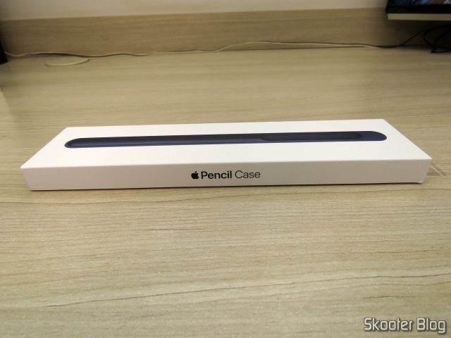 Apple Pencil Case, em sua embalagem.