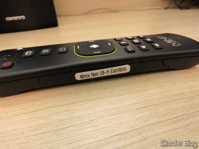 Etiquetas para os controles remotos.