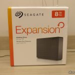 Seagate Expansion 8TB Desktop External Hard Drive USB 3.0 (STEB8000100), em sua embalagem.