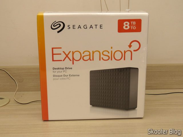 Seagate Expansion 8TB Desktop External Hard Drive USB 3.0 (STEB8000100), em sua embalagem.