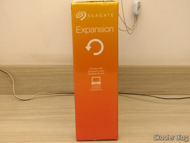 Seagate Expansion 8TB Desktop External Hard Drive USB 3.0 (STEB8000100), em sua embalagem.