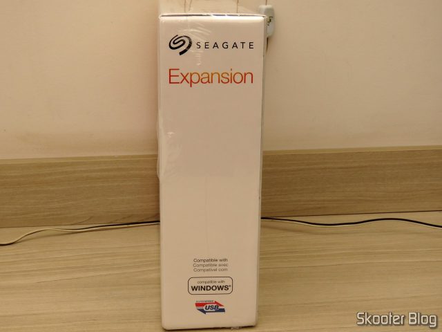 Seagate Expansion 8TB Desktop External Hard Drive USB 3.0 (STEB8000100), em sua embalagem.