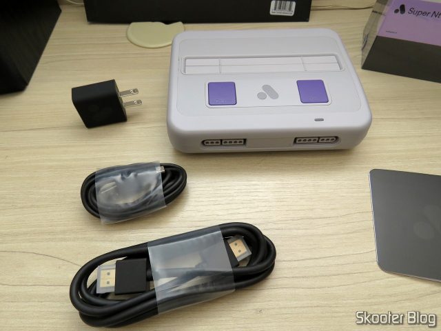 Analogue Super Nt e seus acessórios.