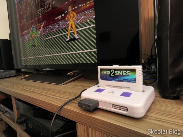 Analogue Super Nt, em funcionamento, com o cartucho do SD2SNES.