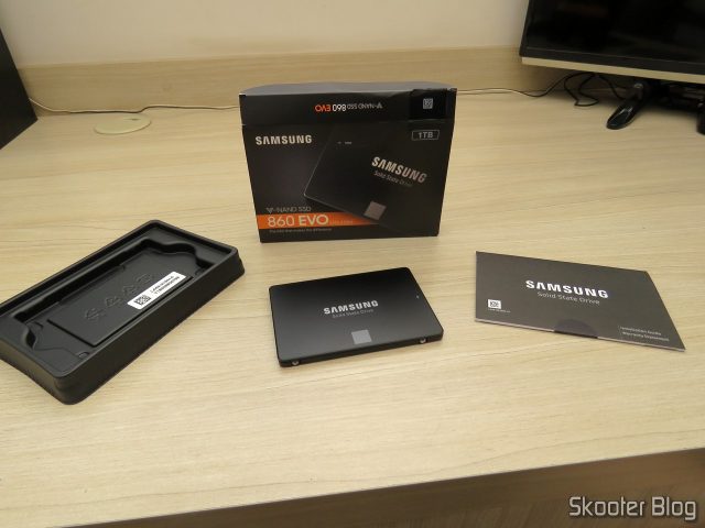 Samsung 860 EVO 1TB 2.5 Inch SATA III Internal SSD (MZ-76E1T0B/AM).