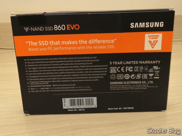 Samsung 860 EVO 1TB 2.5 Inch SATA III Internal SSD (MZ-76E1T0B/AM), em sua embalagem.