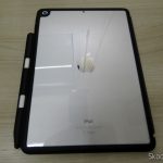 iPad com a Capa Traseira Dura Ultra-Fina Transparente para iPad 9.7 2017/2018 com suporte para Apple Pencil.