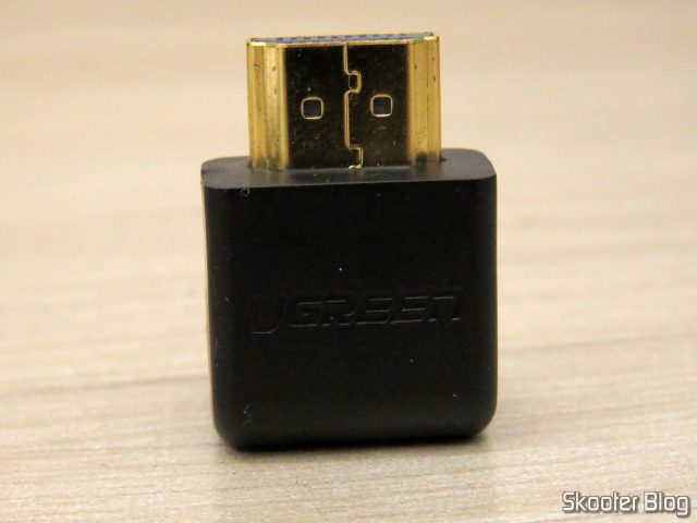 Adaptador HDMI angular Ugreen.