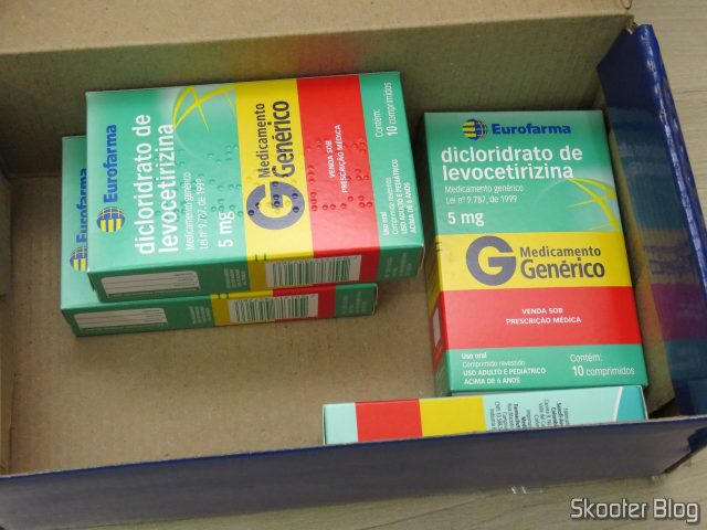 1 caixa de Levocetirizina 500 mg com 6 comprimidos (este é o genérico do Anitta) e 3 caixas de Dicloridrato de Levocetirizina 5mg com 10 comprimidos (este é o genérico do Zyxem).