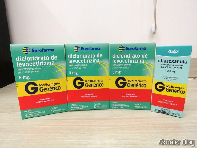 1 caixa de Levocetirizina 500 mg com 6 comprimidos (este é o genérico do Anitta) e 3 caixas de Dicloridrato de Levocetirizina 5mg com 10 comprimidos (este é o genérico do Zyxem).