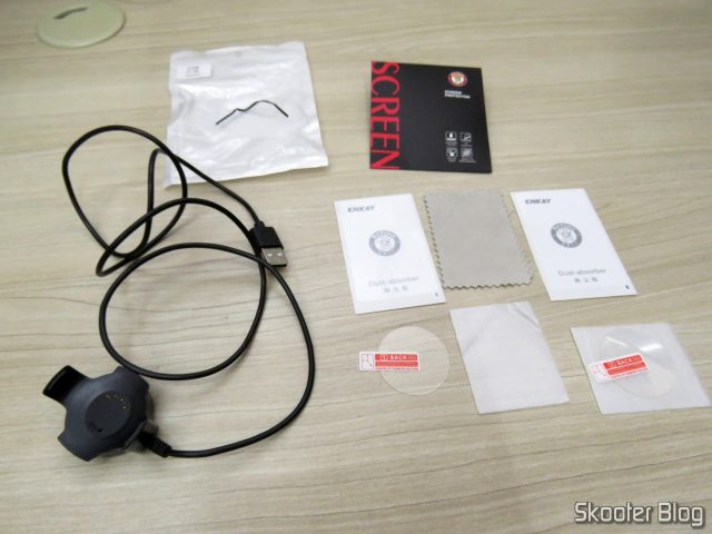 Carregador e Películas de Vidro para Amazfit Pace.