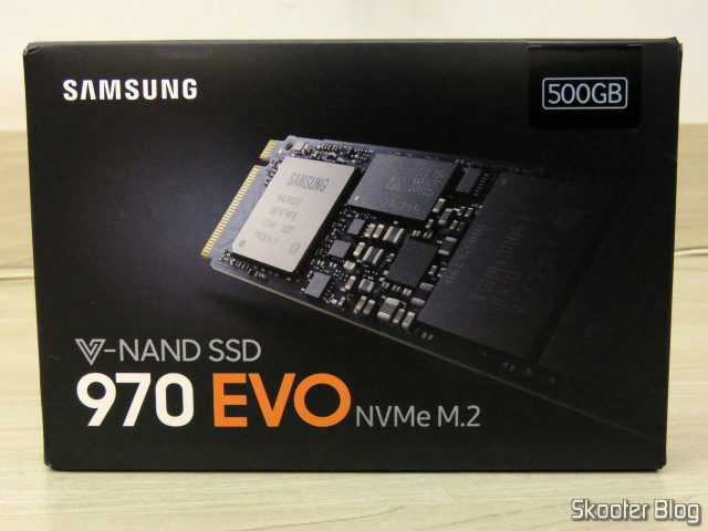 2º Samsung 970 EVO 500GB – NVMe PCIe M.2 2280 SSD (MZ-V7E500BW), em sua embalagem.