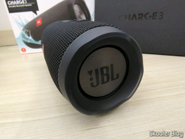 Caixa de Som Bluetooth Portátil JBL Charge 3.