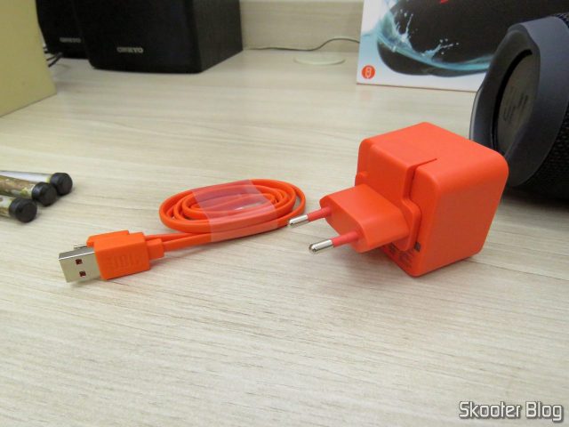 Carregador e cabo USB da Caixa de Som Bluetooth Portátil JBL Charge 3.
