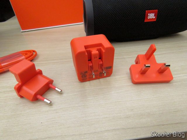 Carregador e adaptadores da Caixa de Som Bluetooth Portátil JBL Charge 3.