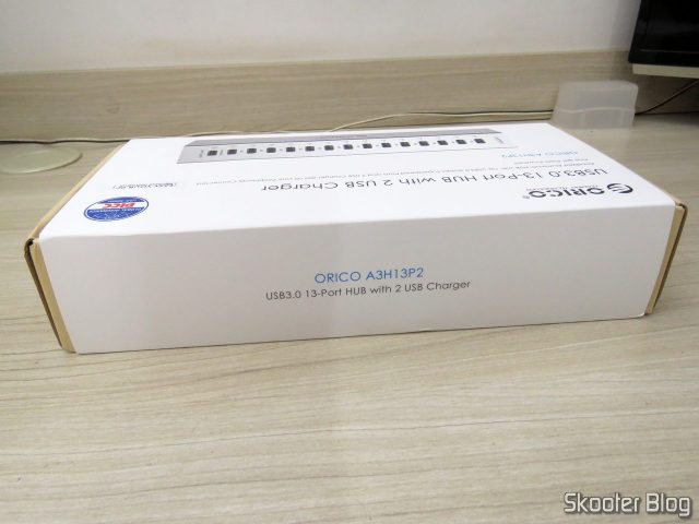 Hub USB 3.0 Orico A3H13P2, em sua embalagem.