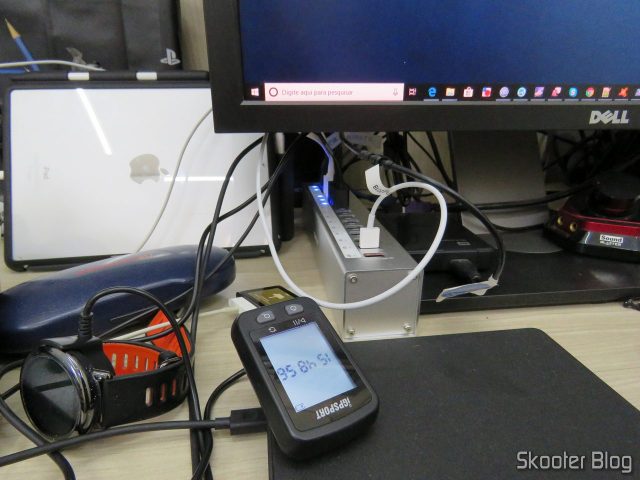 Hub USB 3.0 Orico A3H13P2, em funcionamento.