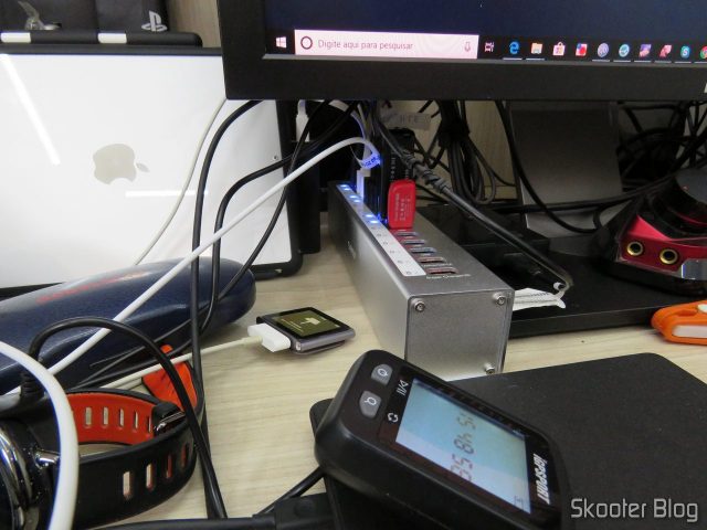 Hub USB 3.0 Orico A3H13P2, em funcionamento.